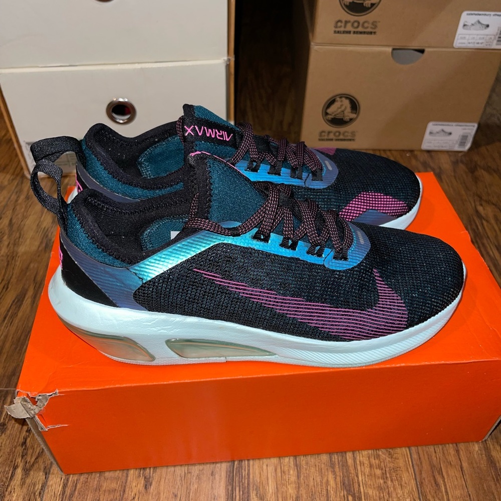 Womens Nike Air Max Fly size 8